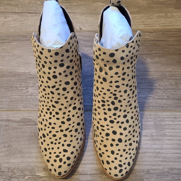 NIB Dolce Vita Stacked Heel Leopard Suede Booties - Picture 6 of 9